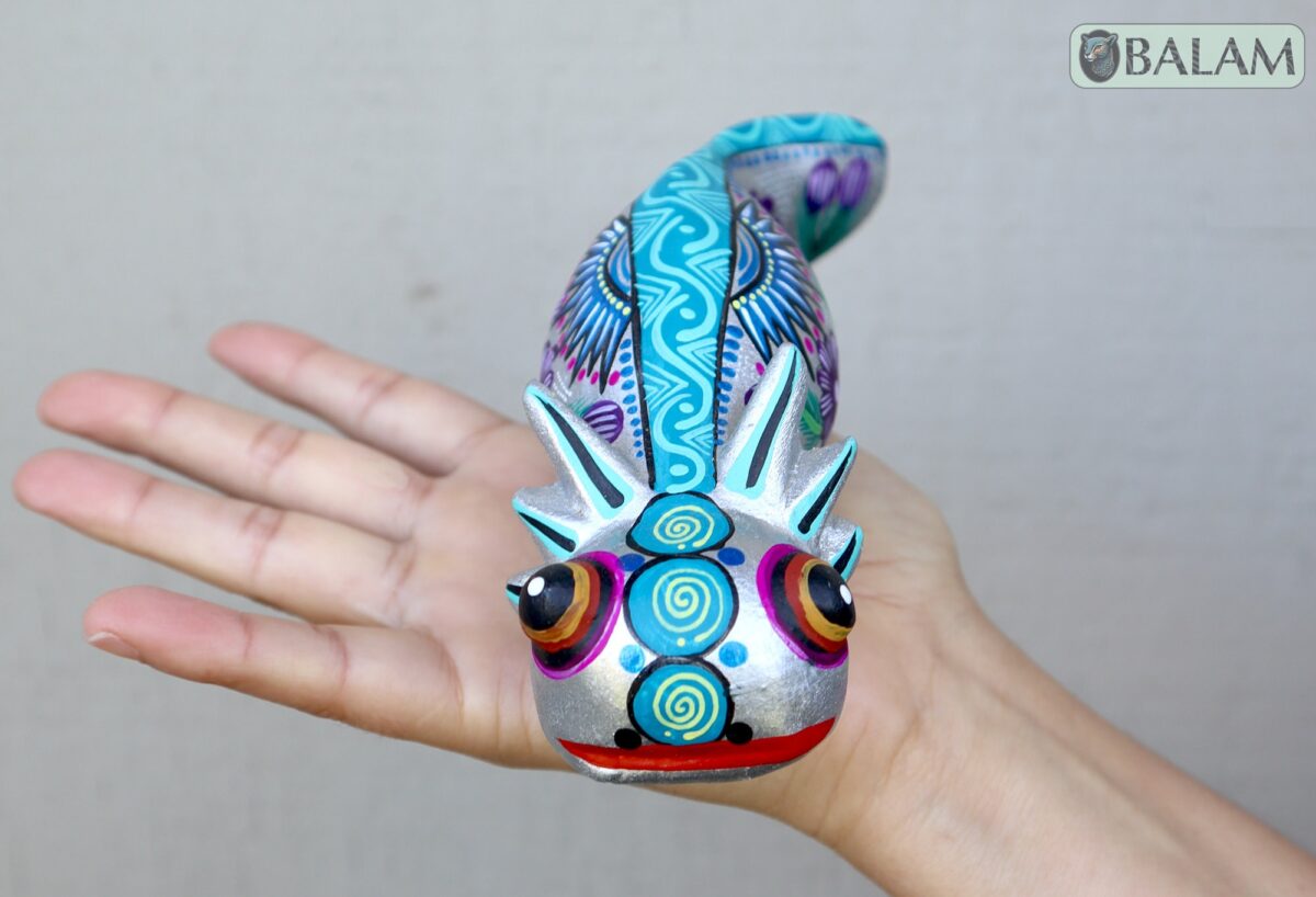 Alebrije from Oaxaca, alebrije, Copal wood sculpture, Axolotl alebrije, Ajolote, Salamander, Cute axolotl alebrije, Metallic colors, Axolotl - Image 4