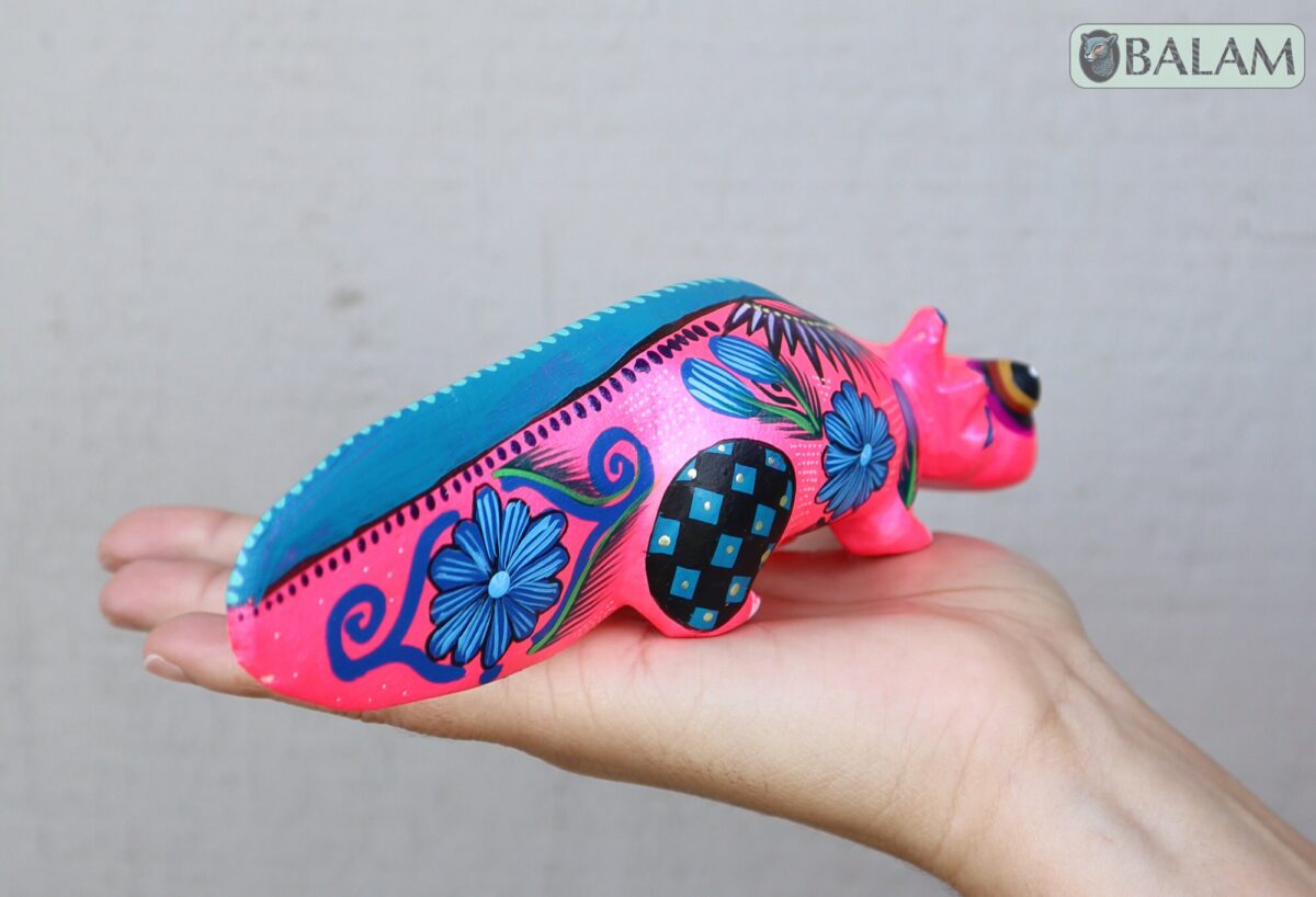 Alebrije from Oaxaca, alebrije, Copal wood sculpture, Axolotl alebrije, Ajolote, Salamander, Cute axolotl alebrije, Metallic colors, Axolotl - Image 9