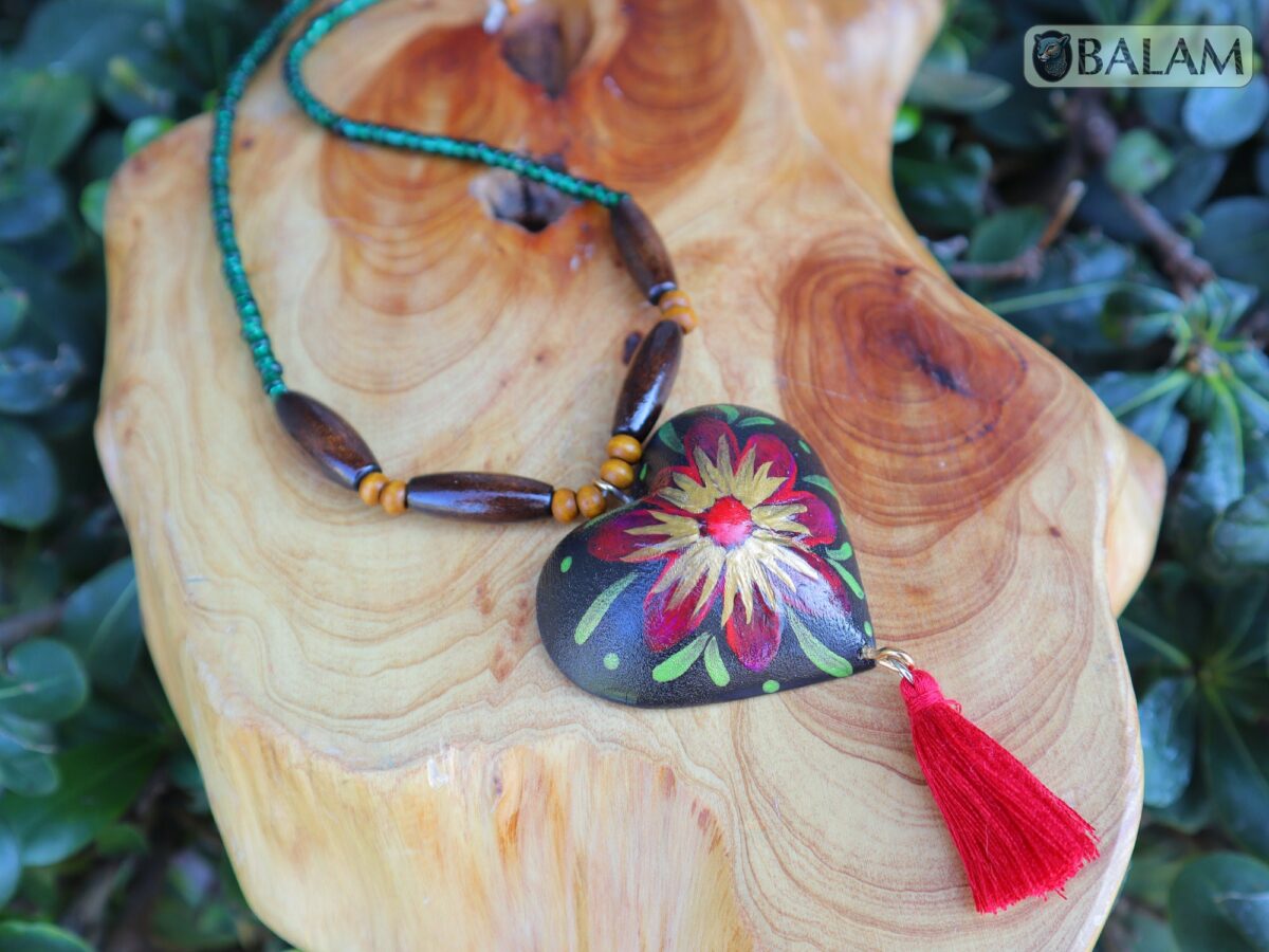 Alebrije hearts, Alebrije wooden necklace, Hand painted heart, alebrije de Corazón, Wood Art, Hummingbird alebrije necklace, heart necklace. - Image 3