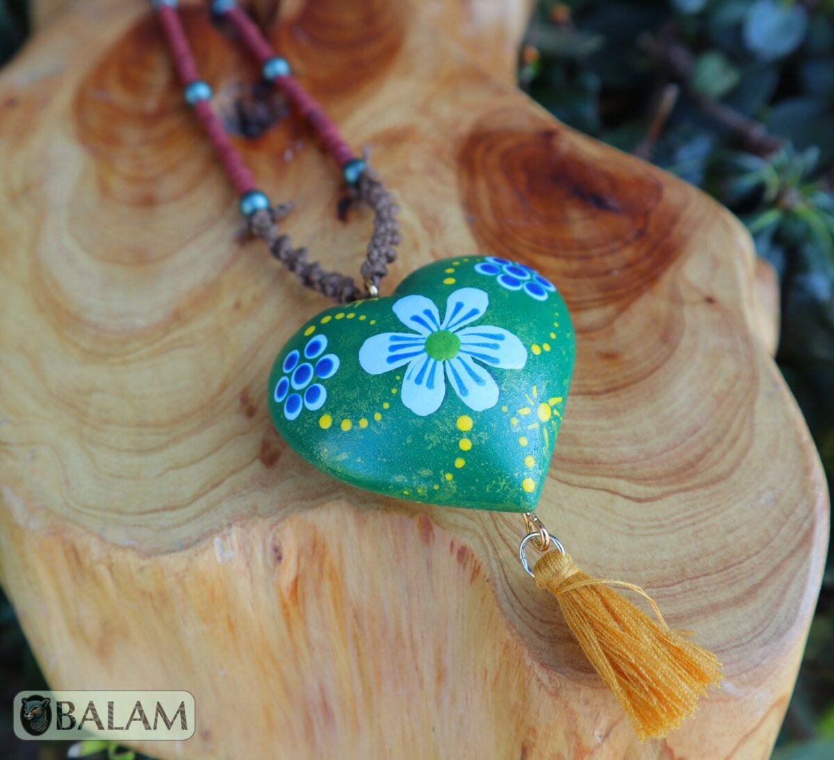 Alebrije hearts, Alebrije wooden necklace, Hand painted heart, alebrije de Corazón, Wood Art, Hummingbird alebrije necklace, heart necklace. - Image 9