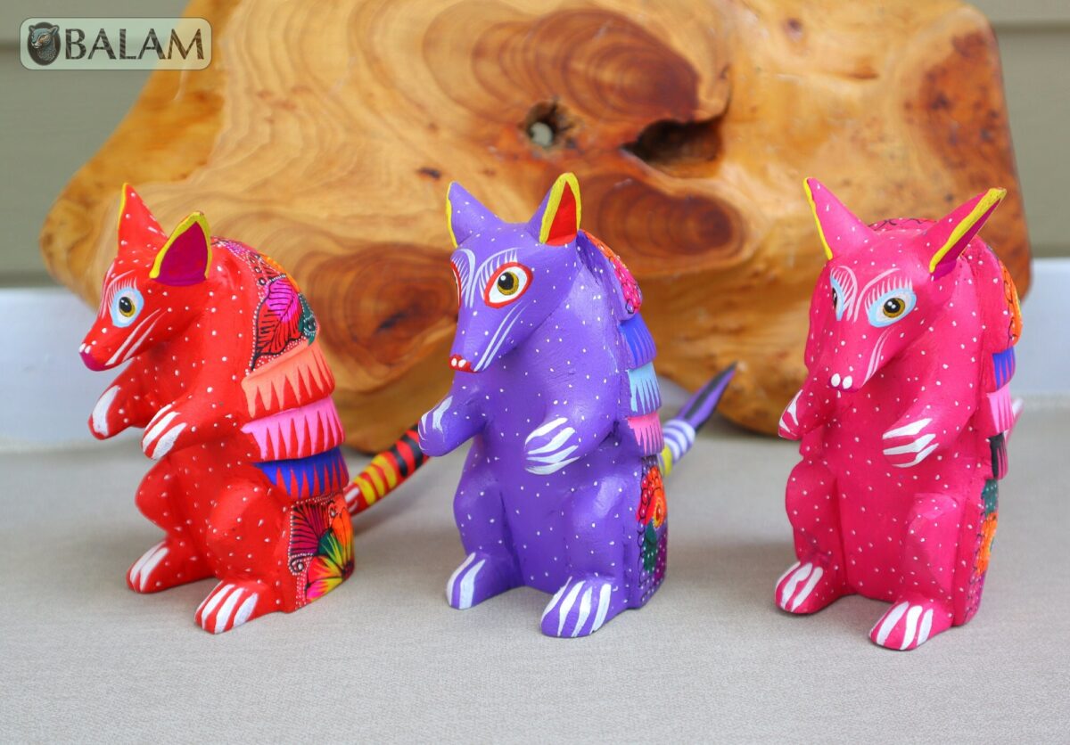 Armadillo posing, Armadillo Alebrije from Oaxaca, Copal wood sculpture, Wood Art, Alebrije, Armadillo alebrije, fine art alebrije.