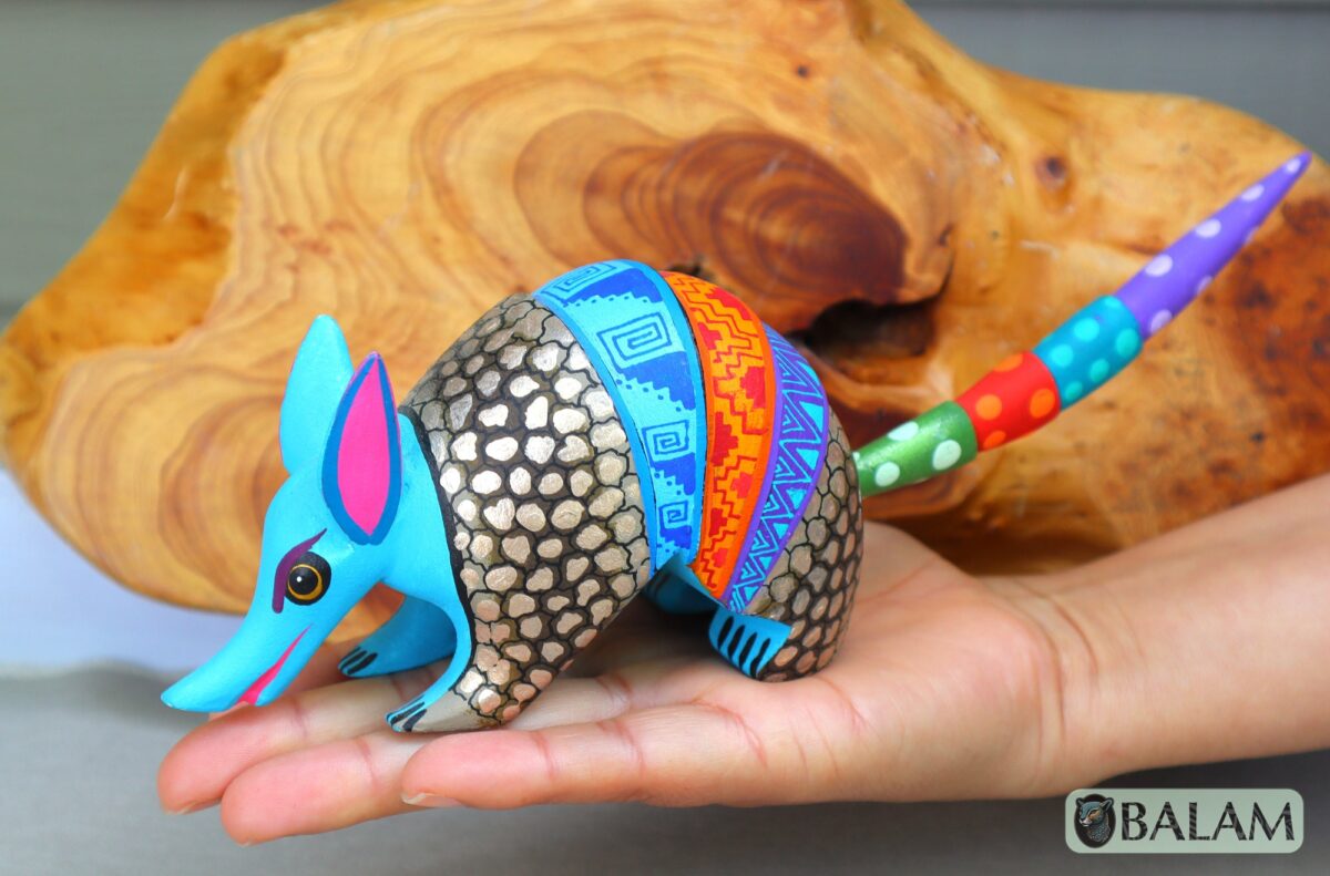 Armadillo Alebrije from Oaxaca, alebrije, Copal wood sculpture, Wood Art, Alebrije, Armadillo alebrije, fine art alebrije, Metallic colors.