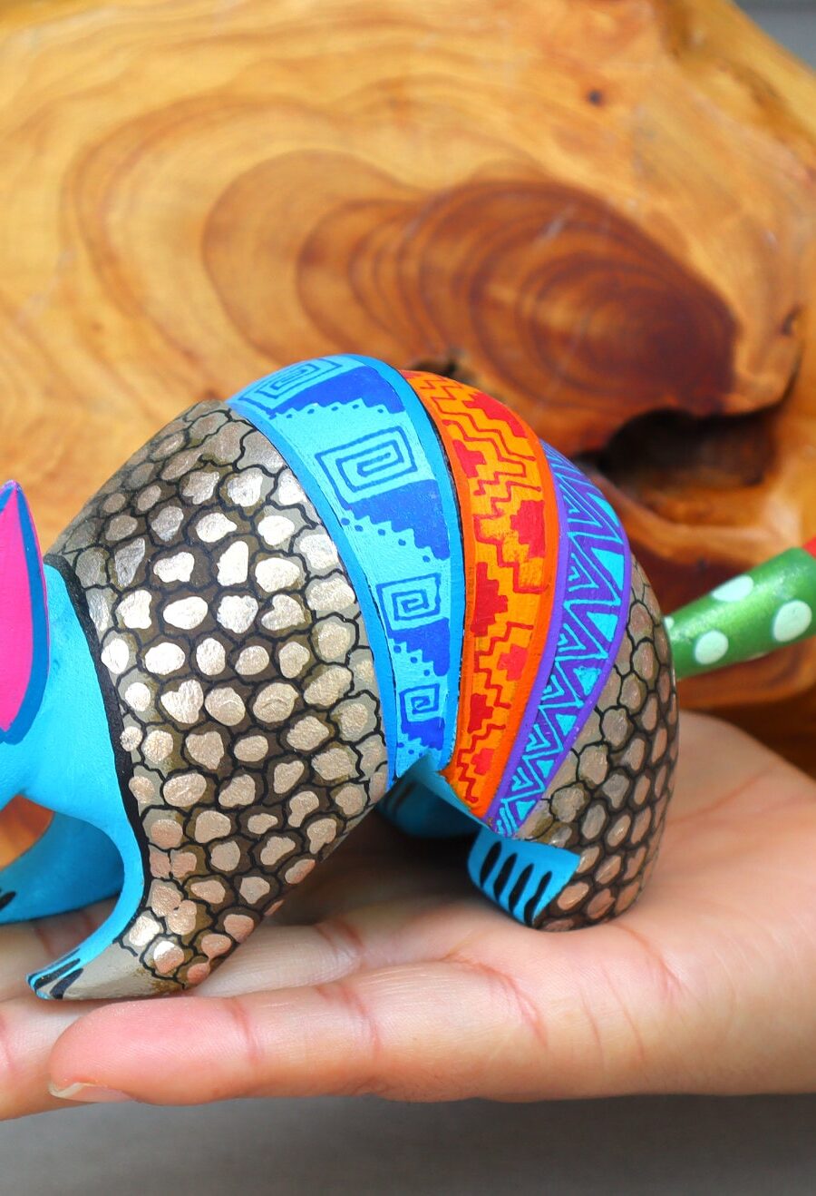 Armadillo Alebrije from Oaxaca, alebrije, Copal wood sculpture, Wood Art, Alebrije, Armadillo alebrije, fine art alebrije, Metallic colors.