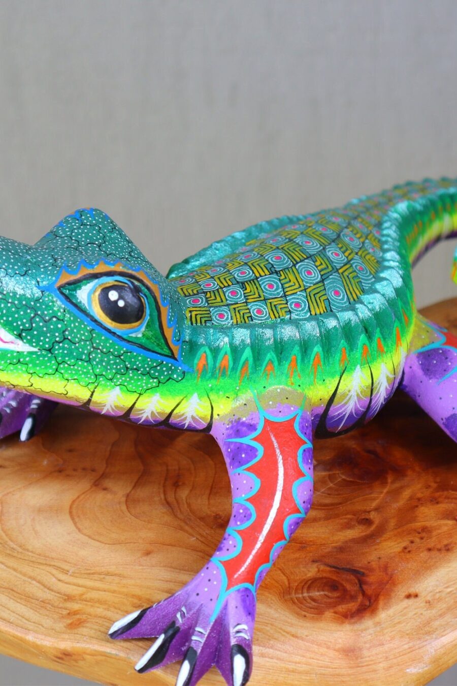 Cocodrilo alebrije, unique crocodile, Crocodile Alebrije from Oaxaca, Alligator, Copal wood sculpture, Alebrijes, Metallic colors.