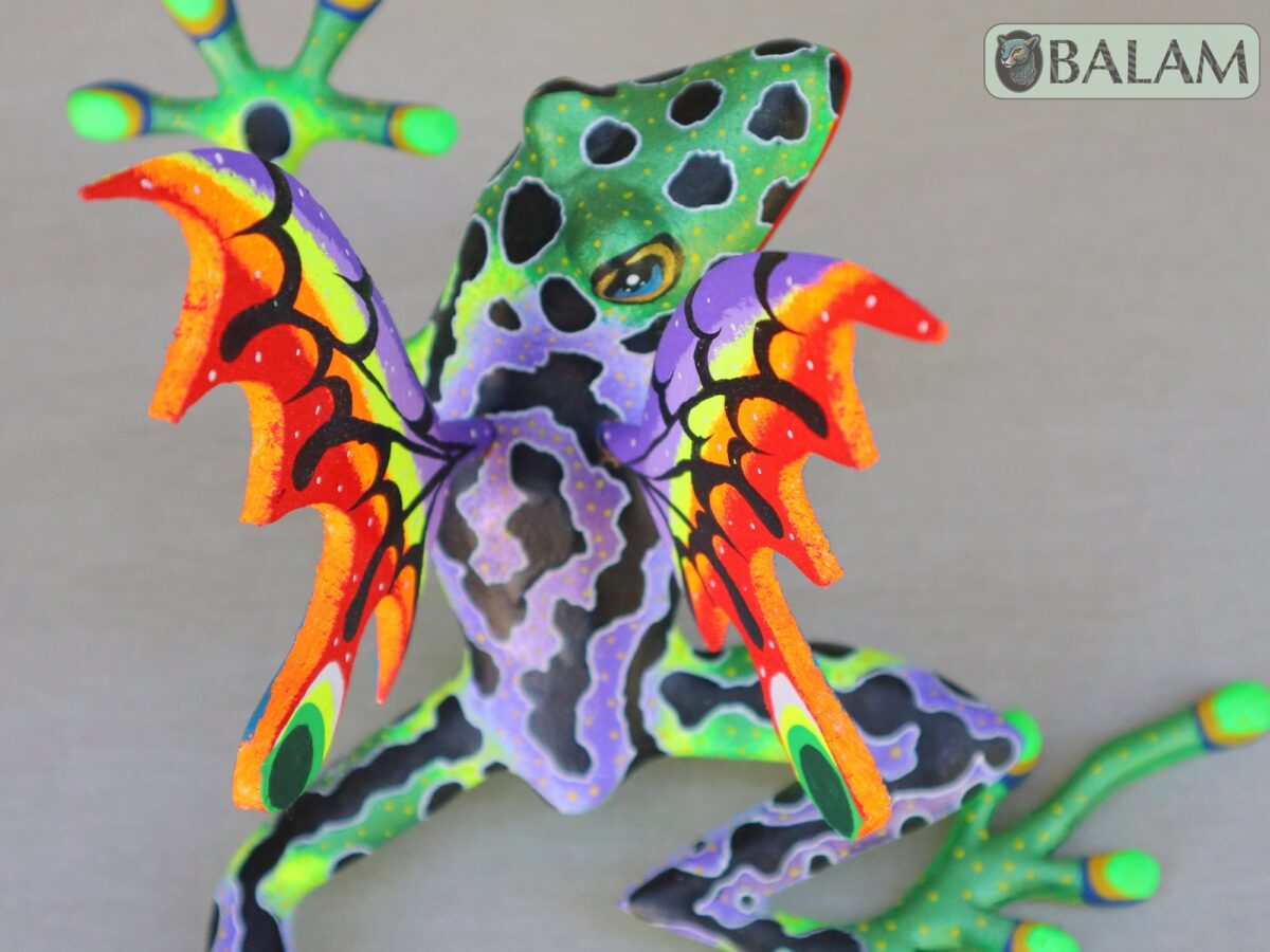 Amazing frog with butterfly wings alebrije, huge frog alebrije, frog with wings, Oaxaca alebrije art, frog w/ Metallic colors, unique frog. - Image 5
