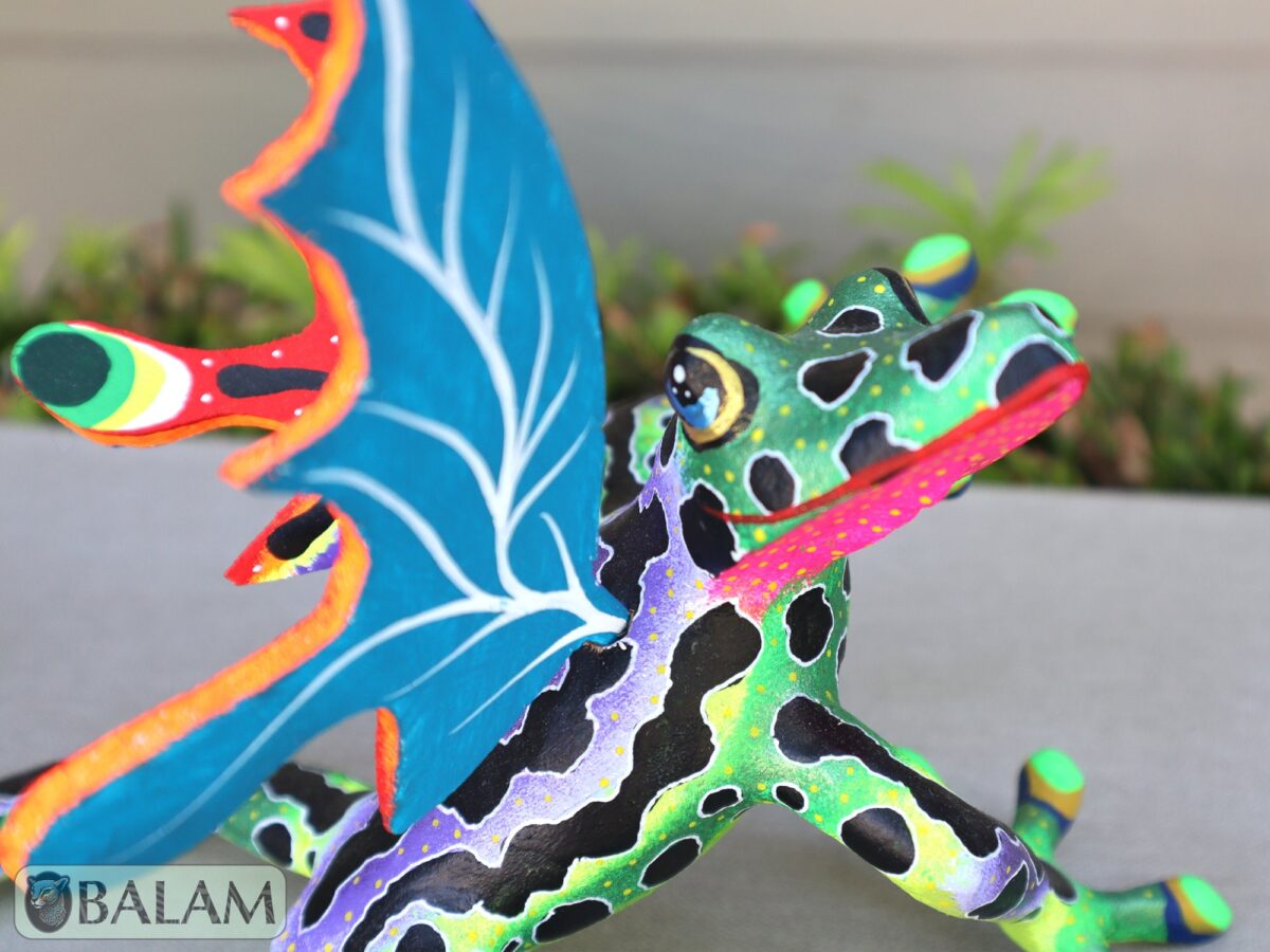 Amazing frog with butterfly wings alebrije, huge frog alebrije, frog with wings, Oaxaca alebrije art, frog w/ Metallic colors, unique frog. - Image 2
