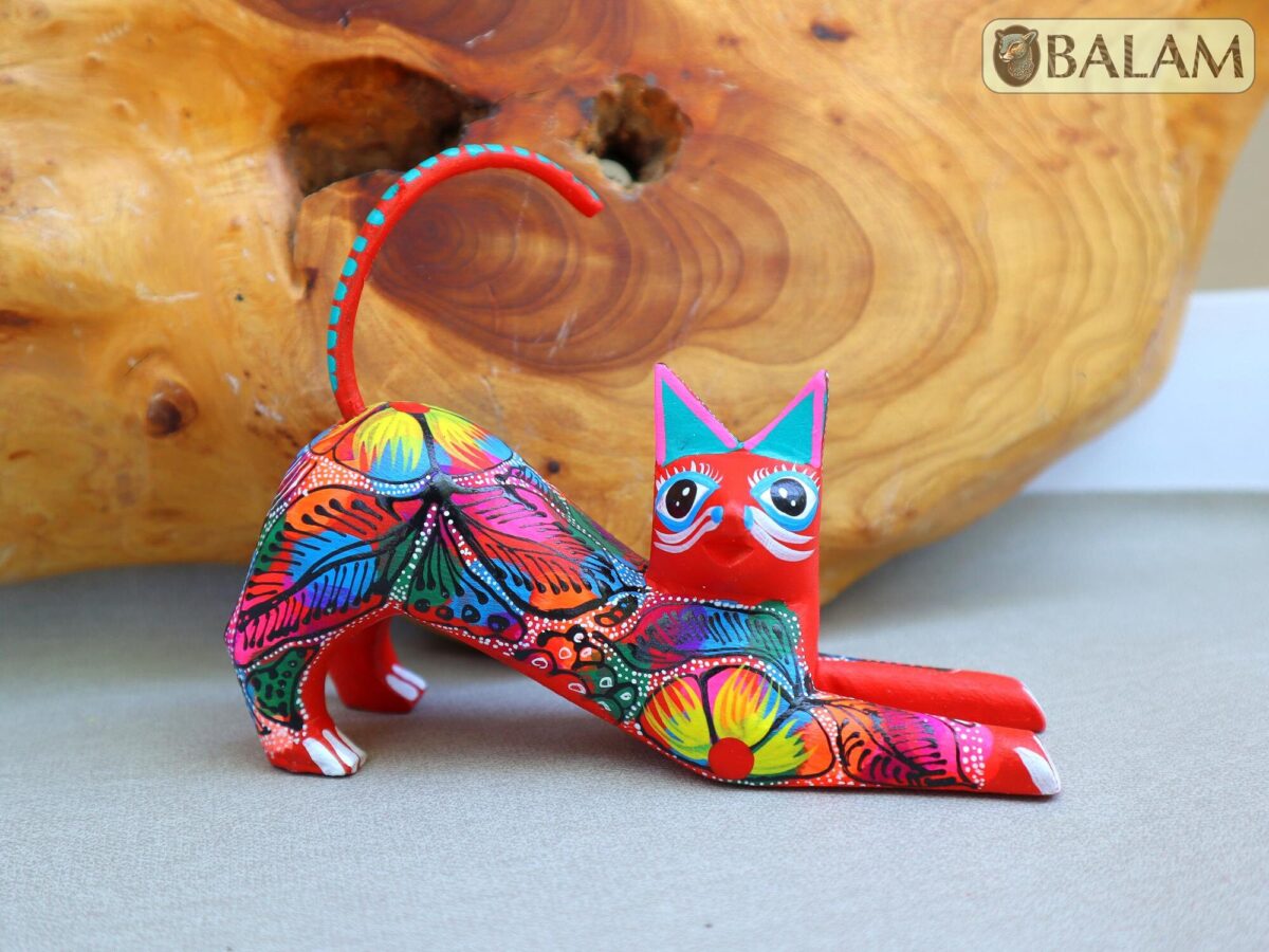 Gatito alebrije, Unique cat, Alebrije from Oaxaca, Cat alebrije, Copal wood sculpture, Wood Art, Alebrije art, Cat posing alebrije