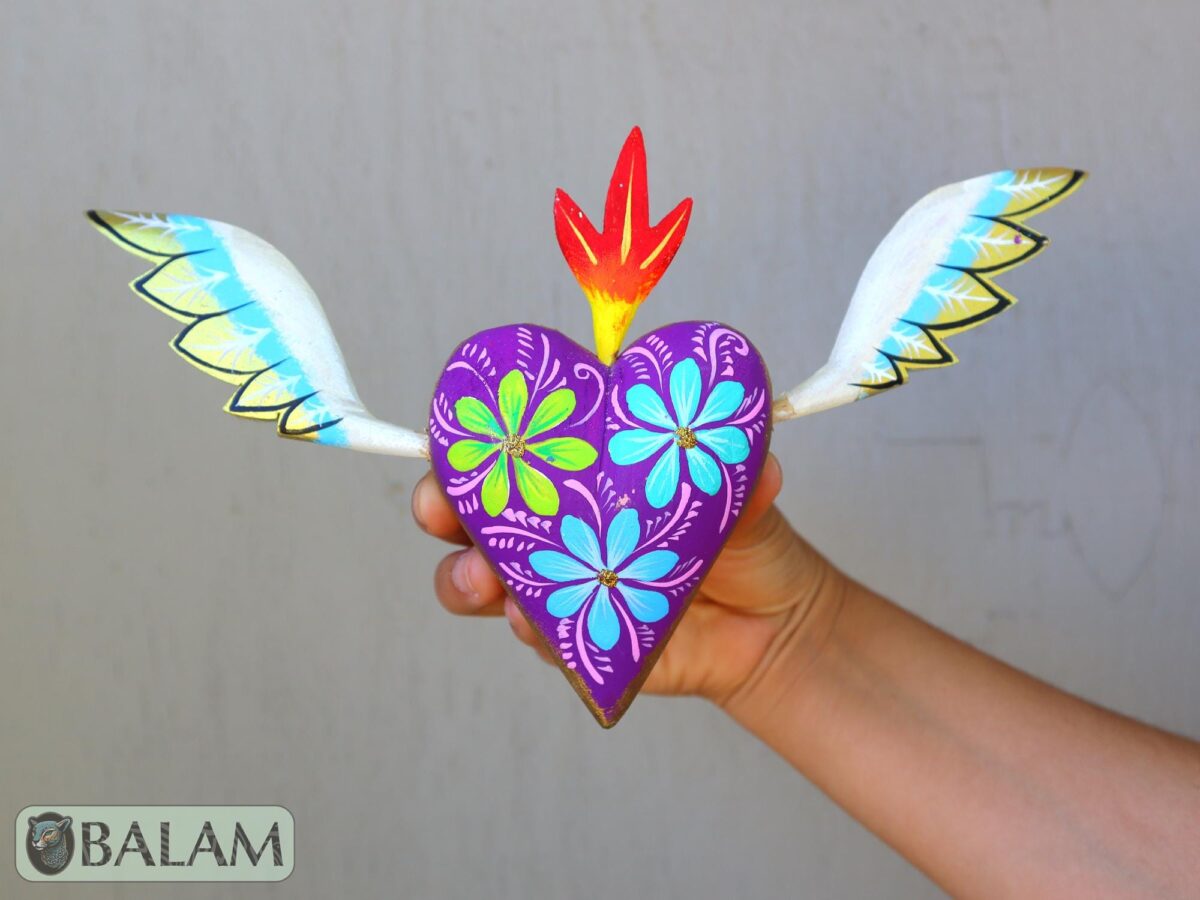 Corazon Sagrado alebrije, corazon sagrado Ornament, heart alebrije, copal wood Oaxaca, sacred hear alebrije ornament, Dia de los Muertos art