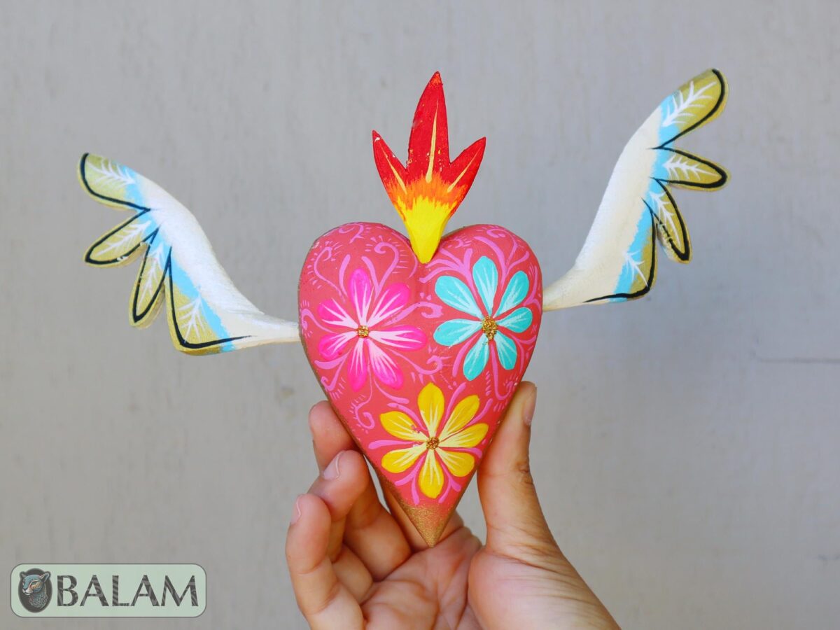 Corazon Sagrado alebrije, corazon sagrado Ornament, heart alebrije, copal wood Oaxaca, sacred hear alebrije ornament, Dia de los Muertos art