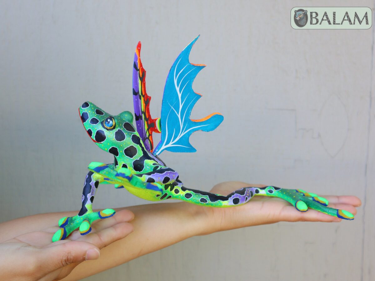 Amazing frog with butterfly wings alebrije, huge frog alebrije, frog with wings, Oaxaca alebrije art, frog w/ Metallic colors, unique frog. - Image 8