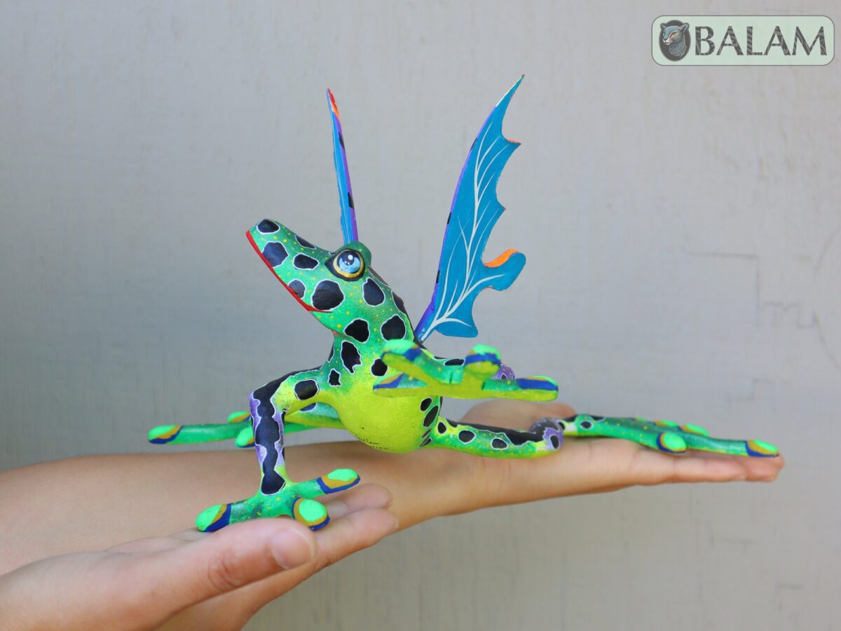 Amazing frog with butterfly wings alebrije, huge frog alebrije, frog with wings, Oaxaca alebrije art, frog w/ Metallic colors, unique frog. - Image 9