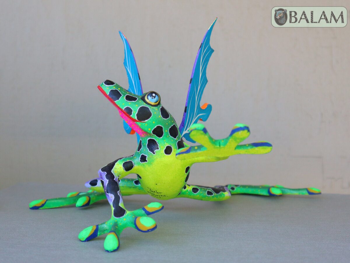 Amazing frog with butterfly wings alebrije, huge frog alebrije, frog with wings, Oaxaca alebrije art, frog w/ Metallic colors, unique frog. - Image 10