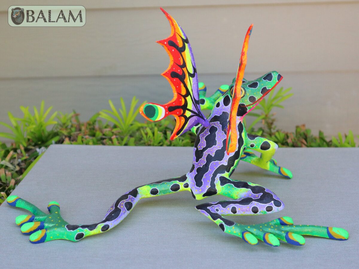 Amazing frog with butterfly wings alebrije, huge frog alebrije, frog with wings, Oaxaca alebrije art, frog w/ Metallic colors, unique frog. - Image 4