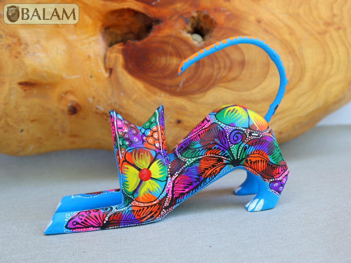 Cat alebrije, Unique cat, Alebrije from Oaxaca, Cat alebrije, Copal wood sculpture, Wood Art, Alebrije art, Cat posing alebrije - Image 3