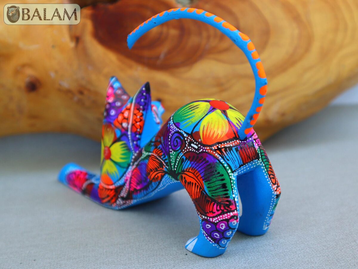 Cat alebrije, Unique cat, Alebrije from Oaxaca, Cat alebrije, Copal wood sculpture, Wood Art, Alebrije art, Cat posing alebrije - Image 4