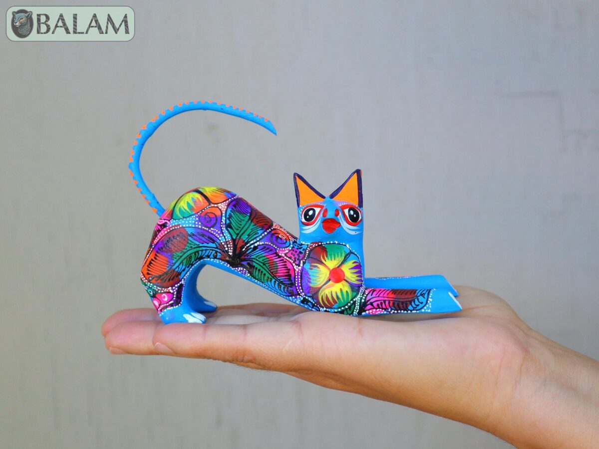Cat alebrije, Unique cat, Alebrije from Oaxaca, Cat alebrije, Copal wood sculpture, Wood Art, Alebrije art, Cat posing alebrije