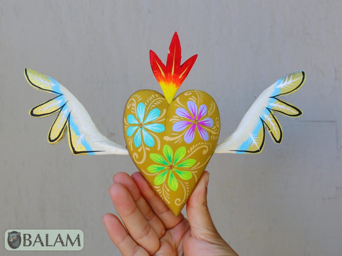Corazon Sagrado alebrije, corazon sagrado Ornament, heart alebrije, copal wood Oaxaca, sacred hear alebrije ornament, Dia de los Muertos art