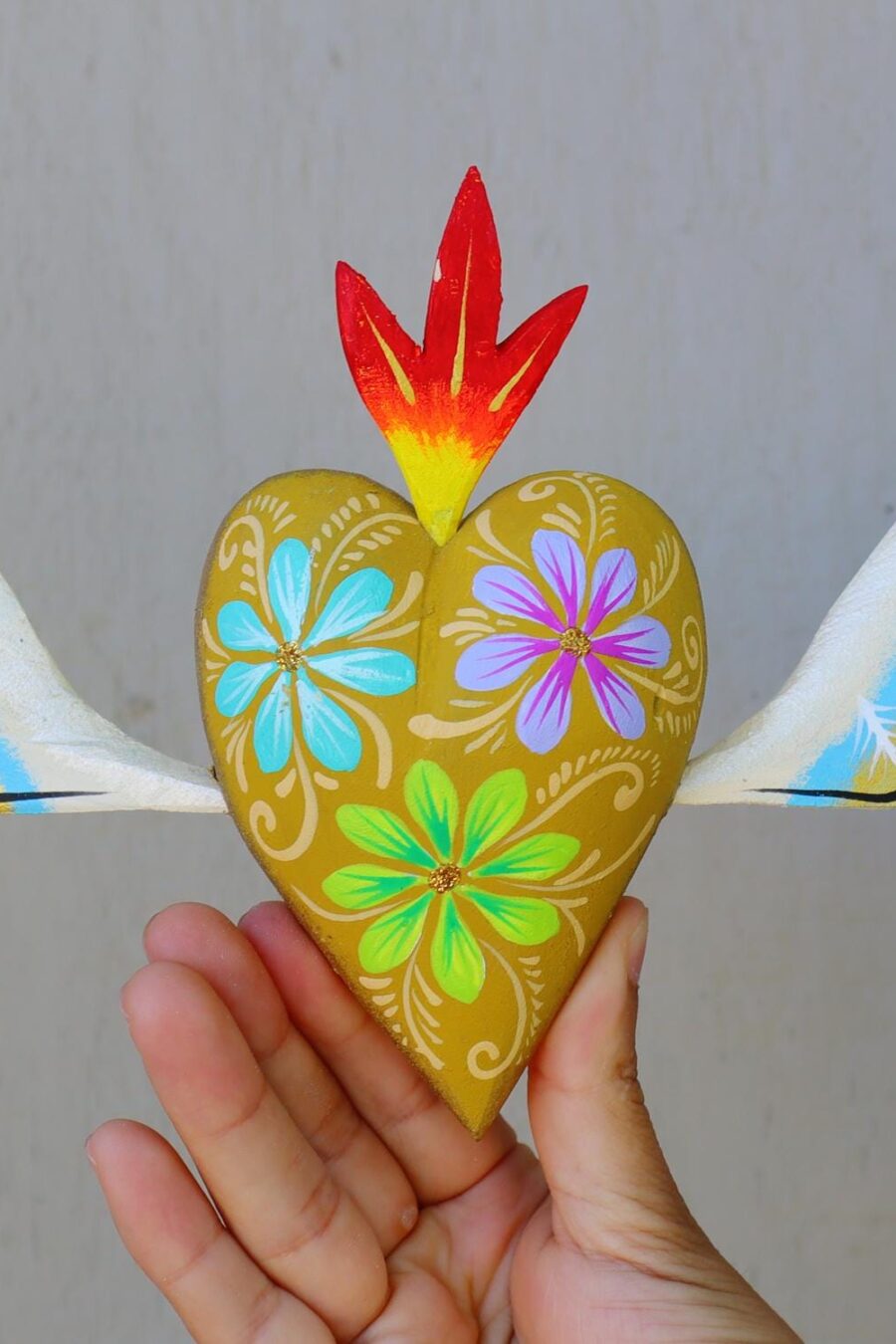 Corazon Sagrado alebrije, corazon sagrado Ornament, heart alebrije, copal wood Oaxaca, sacred hear alebrije ornament, Dia de los Muertos art