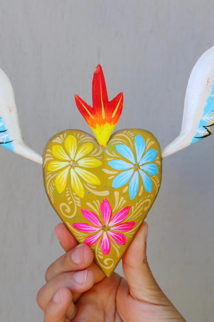 Corazon Sagrado alebrije, corazon sagrado Ornament, heart alebrije, copal wood Oaxaca, sacred hear alebrije ornament, Dia de los Muertos art
