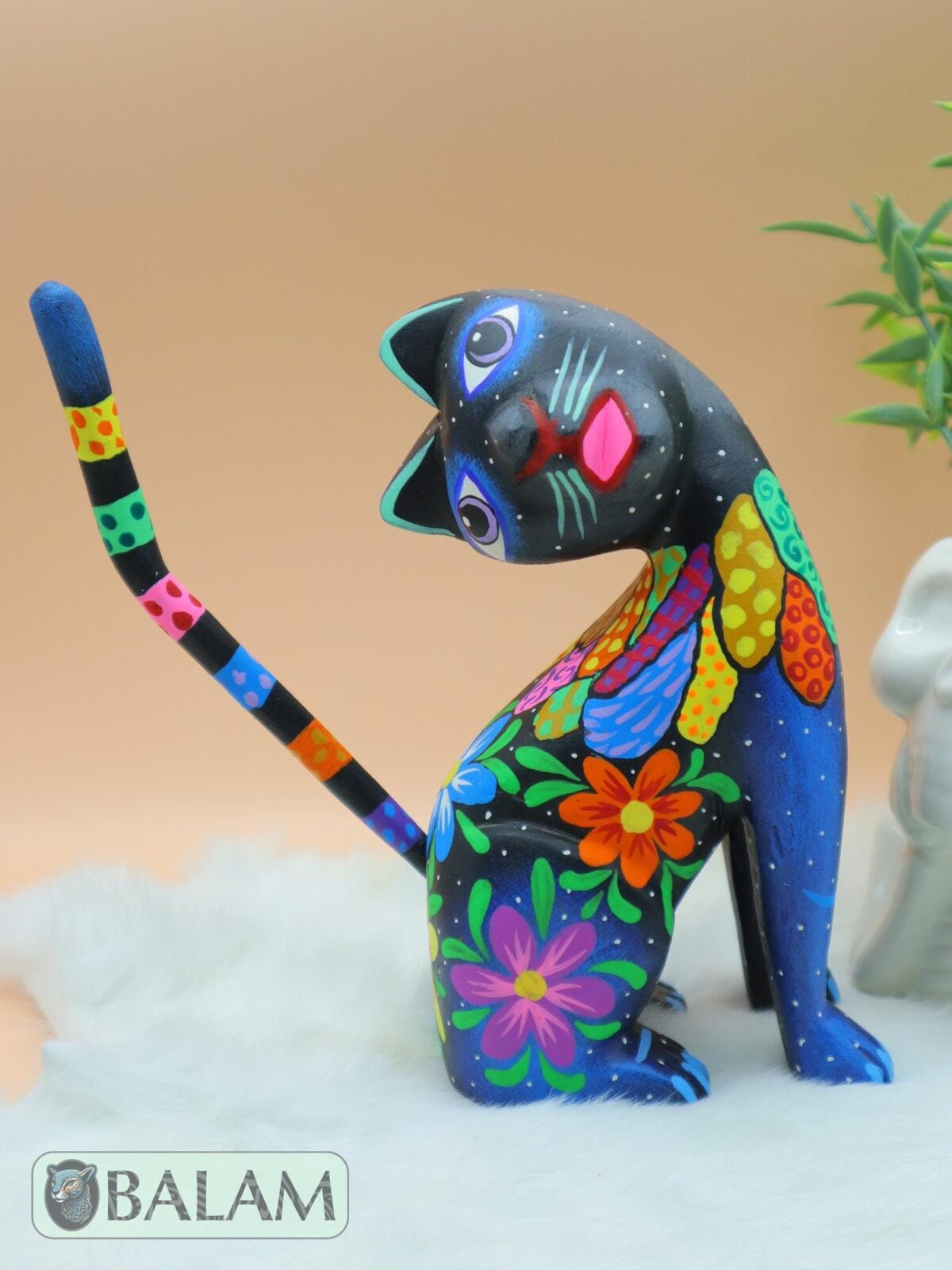 Night Cat alebrije, Gatito alebrije, Alebrije from Oaxaca, Cat alebrije, Copal wood sculpture, Wood Art, Alebrije art.