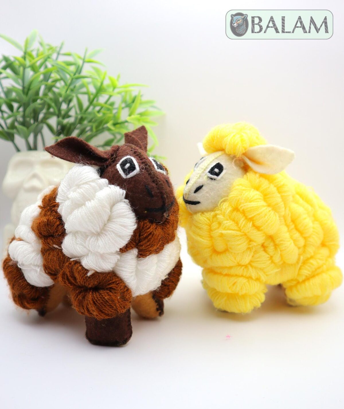 small stuffed animal, sheep stuffed animal, Borrego stuffed animal, Oveja plushie, Colorful Mexican handmade plushies. 5'' tall