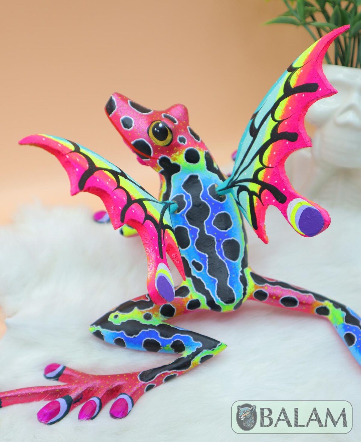 Amazing frog with butterfly wings alebrije, huge frog alebrije, frog with wings, Oaxaca alebrije art, frog Alebrije.