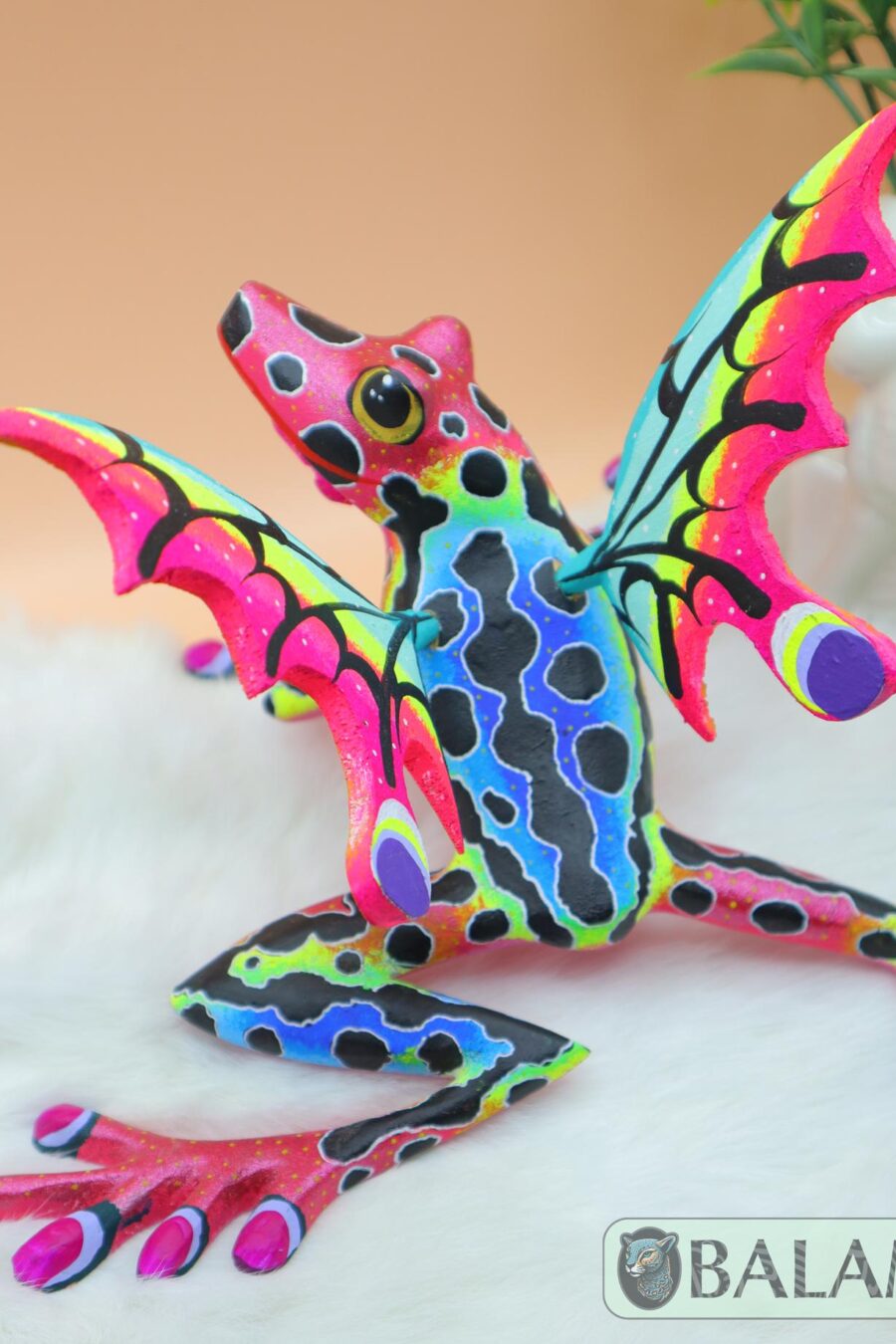 Amazing frog with butterfly wings alebrije, huge frog alebrije, frog with wings, Oaxaca alebrije art, frog Alebrije.