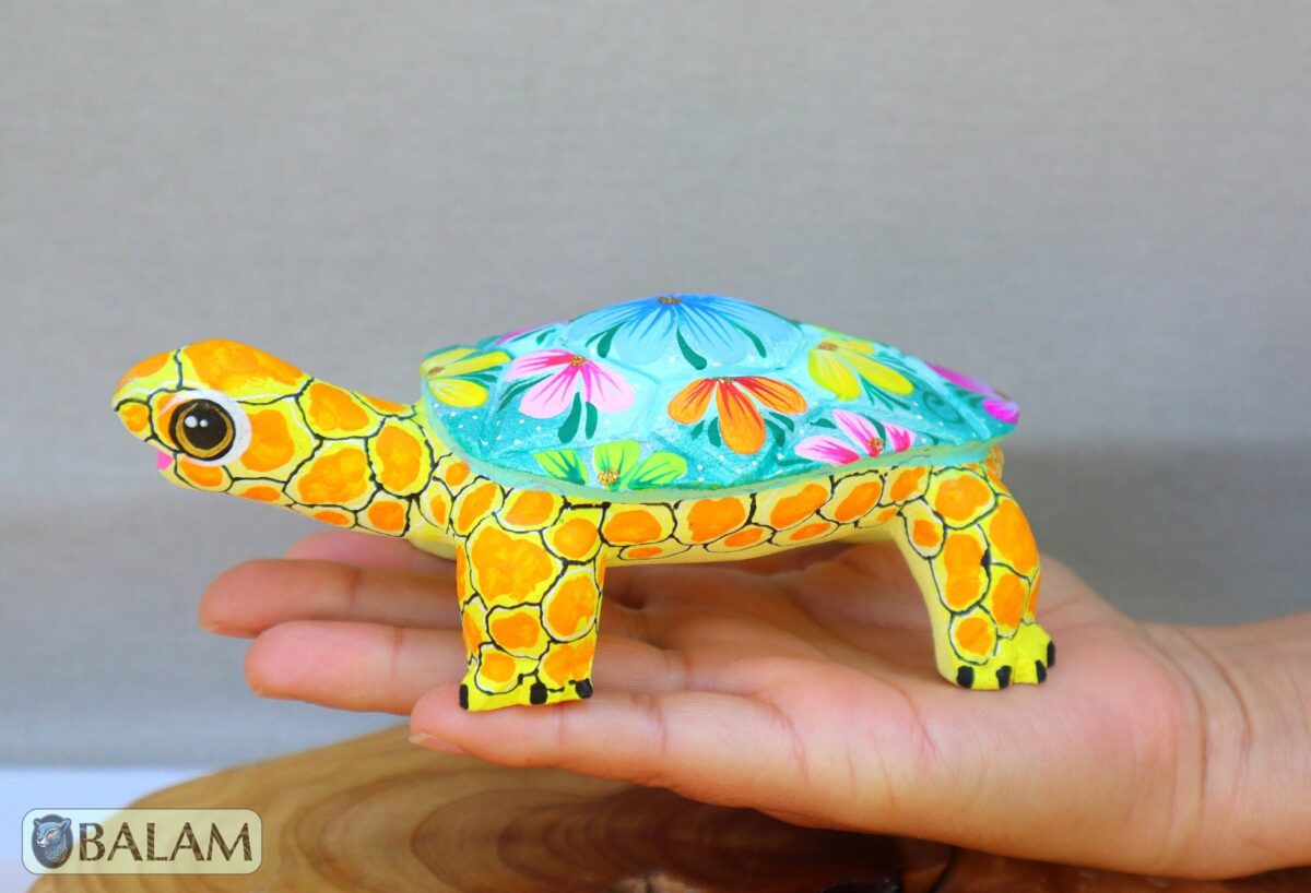 Turtle alebrije, Hermosa tortuga alebrije, cute tortoise, Tortuga alebrije, Tortoise Alebrije from Oaxaca, Copal wood sculpture.