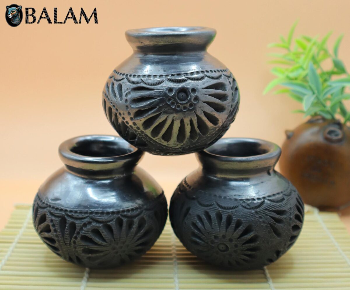 Small Barro Negro Vase. Small flower vase, cutout vase. Rustic handmade small vase. San Bartolo, Oaxaca. - Image 2