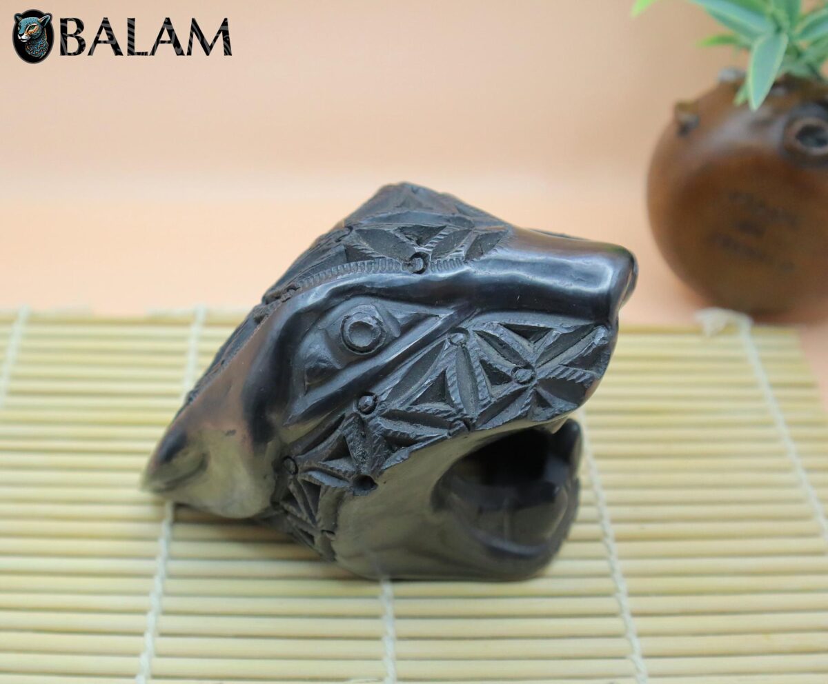 Barro Negro Jaguar Head. Impressive Handmade Jaguar of Black clay. Rustic handmade Jaguar head. San Bartolo, Oaxaca. - Image 3