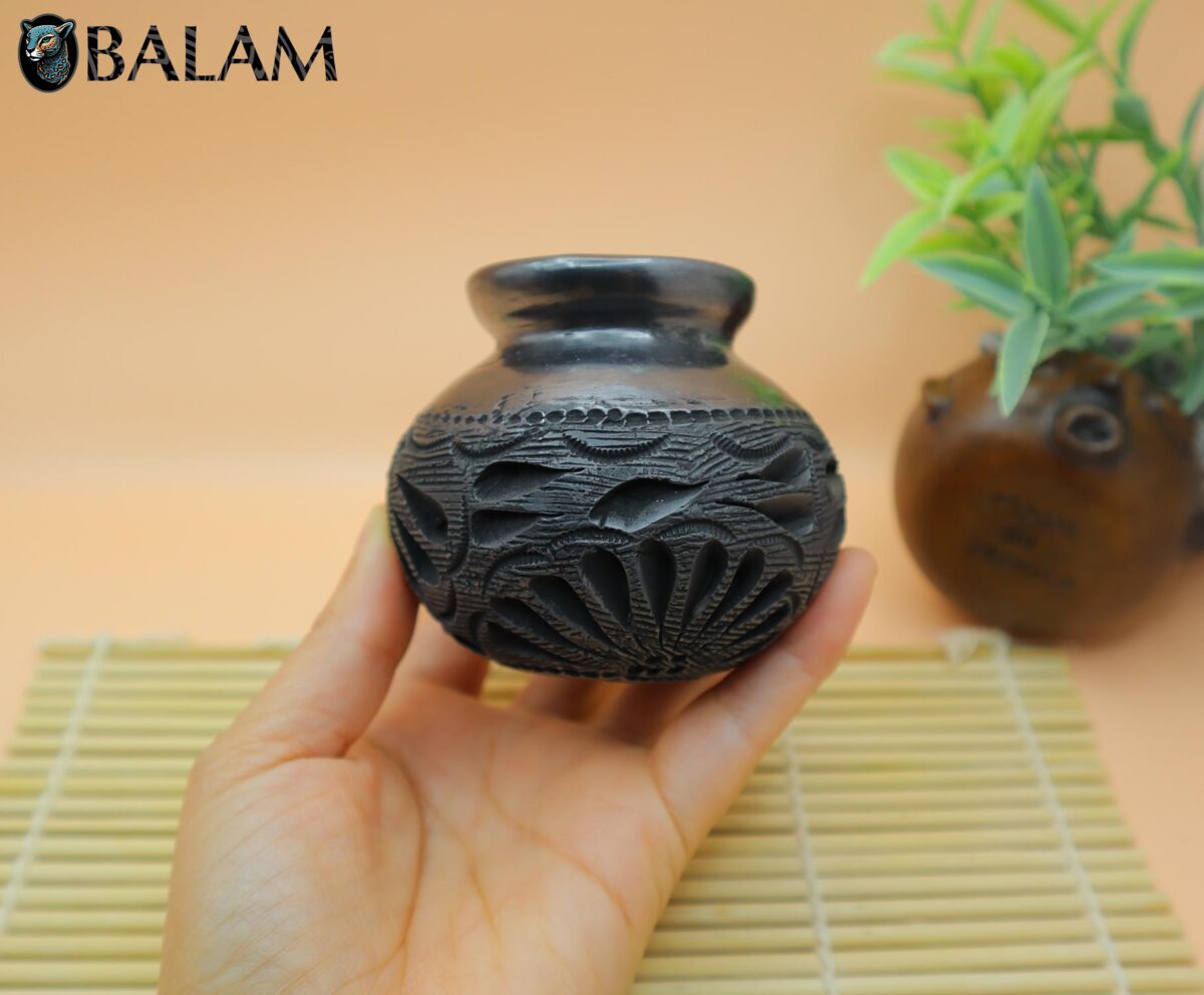 Small Barro Negro Vase. Small flower vase, cutout vase. Rustic handmade small vase. San Bartolo, Oaxaca. - Image 6