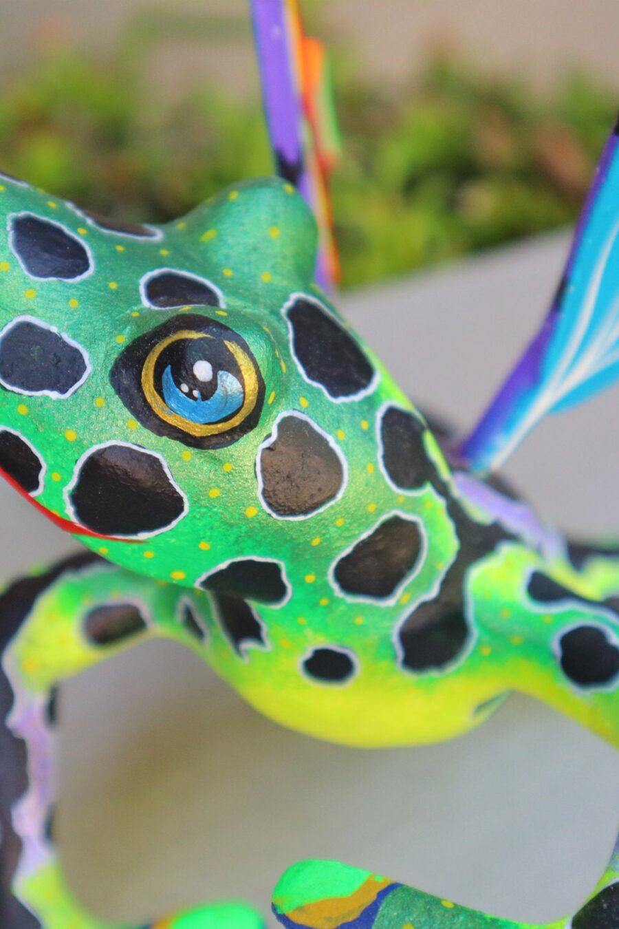 Amazing frog with butterfly wings alebrije, huge frog alebrije, frog with wings, Oaxaca alebrije art, frog w/ Metallic colors, unique frog.